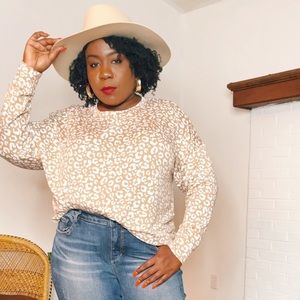 DIA & CO Neutral Leopard Print Long Sleeve Crewneck Top Size 1X (14/16)